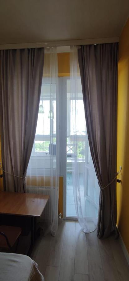 One Room With A Shared Bathroom Chisinau Bagian luar foto