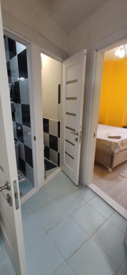 One Room With A Shared Bathroom Chisinau Bagian luar foto