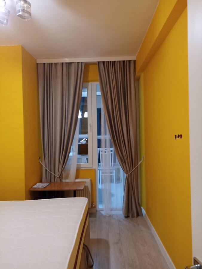 One Room With A Shared Bathroom Chisinau Bagian luar foto